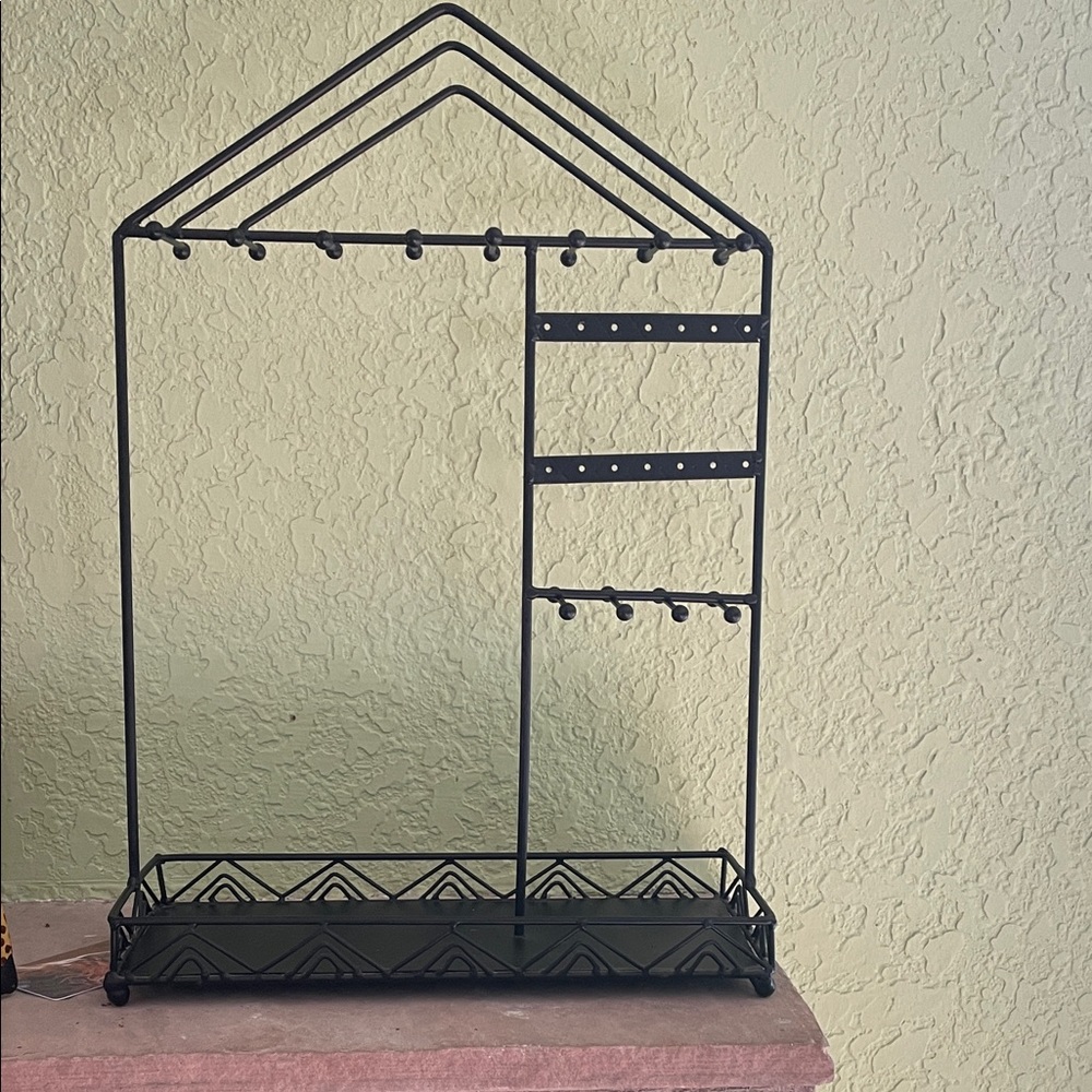 Black Metal Jewelry Organizer